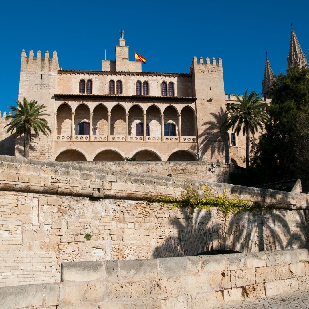 Blick auf den Almudaine Palast in Palma