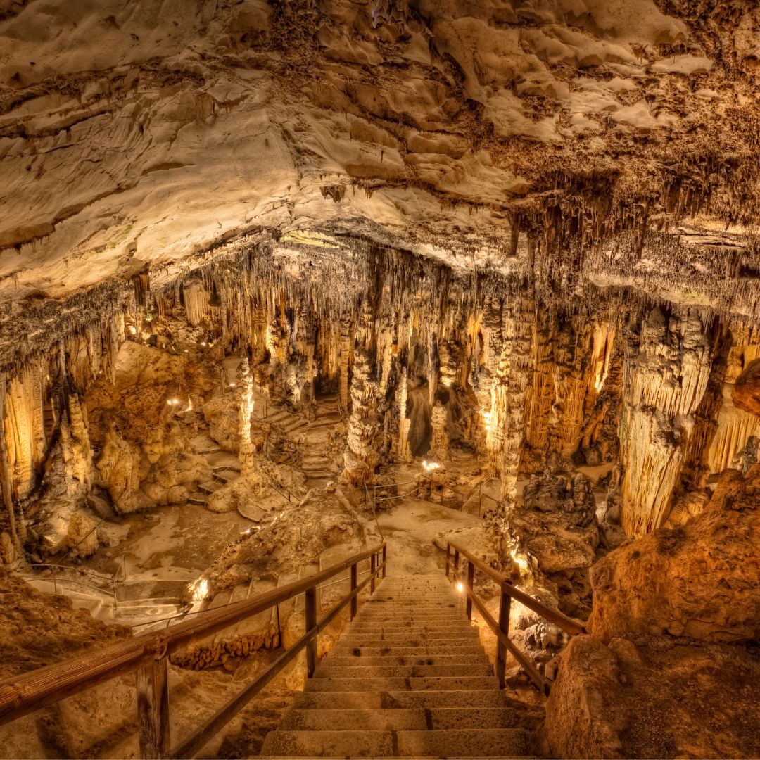 Treppen in den höhlen von Arta